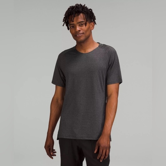 Lululemon Textured Training Short‎ Sleeve Shirt in Heathered Black L - Picture 1 of 4
